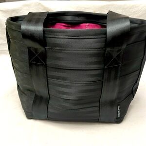 Maggie Seatbelt Bags Black zipper closure